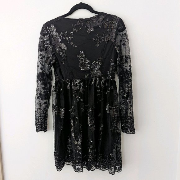 NWT Boohoo Sequin Dress Size 6 New - Picture 2 of 4